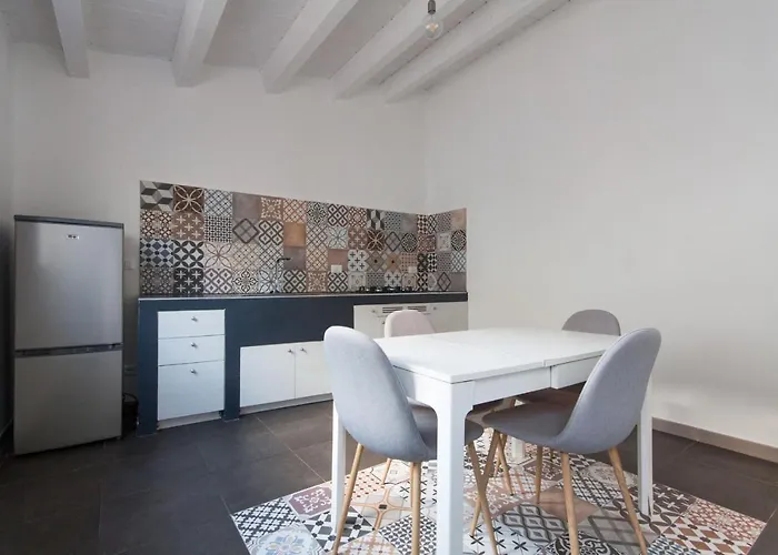 Casa Leonardo E Romeo *